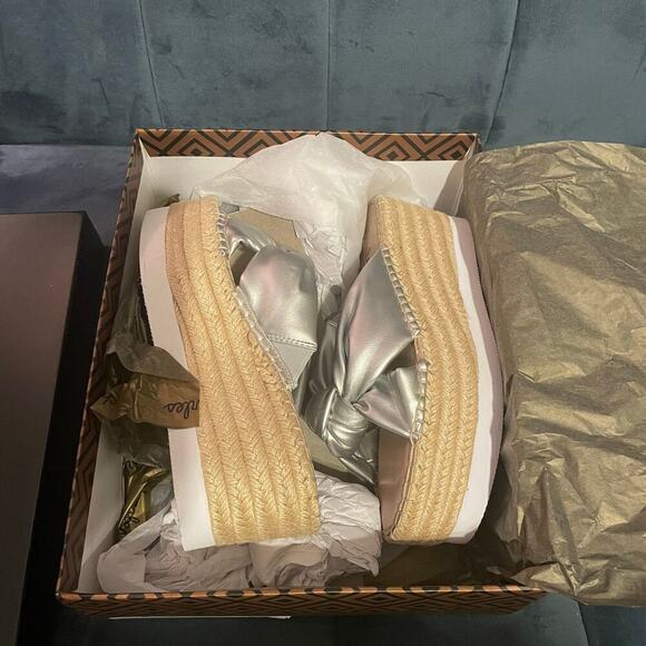 NIB Charles David "Scoop" Silver Espadrille Platform Slide Wedge Sandals US 6.5 - Picture 4 of 13